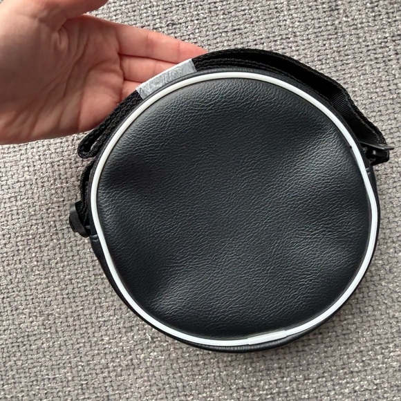 BNWT Adidas Originals Classic Round Crossbody Bag - Black - Picture 9 of 15
